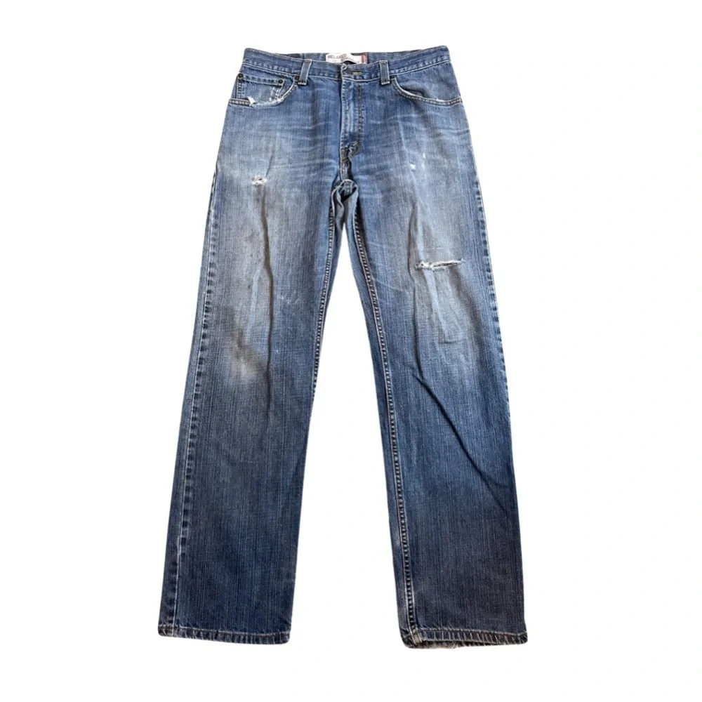 Levi’s 559 men distressed and worn med blue jeans. Size 33X34 Relaxed Straight.